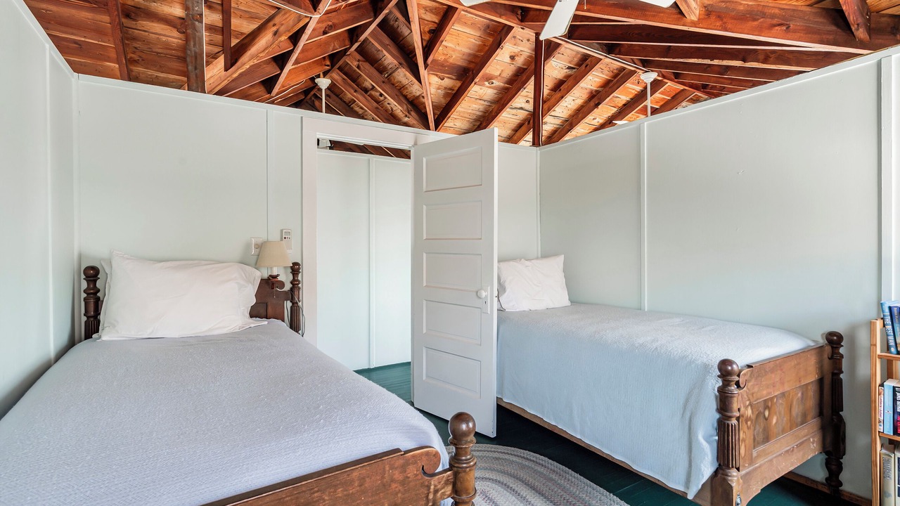 Photo of Bedroom in Mantoloking