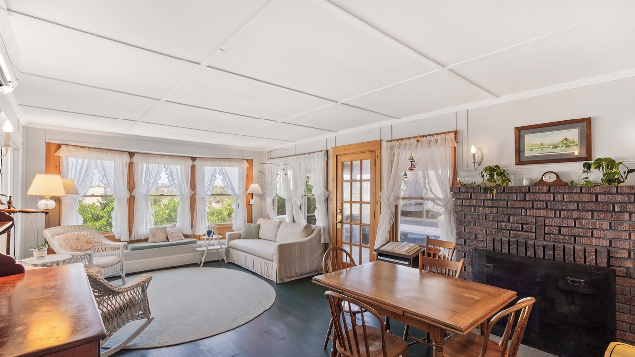 Photo of Livingroom in Mantoloking
