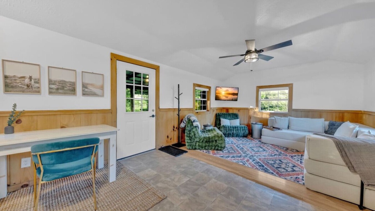 Photo of Livingroom in Jamestown
