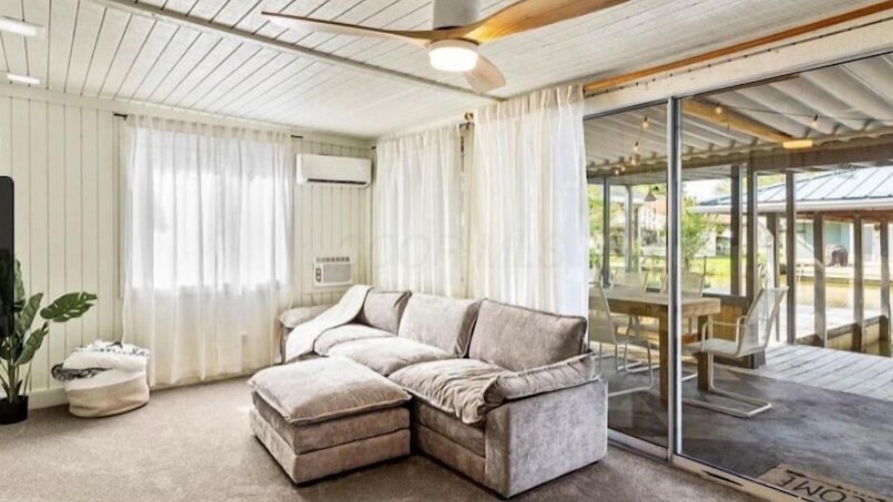 Photo of Livingroom in Lakeview