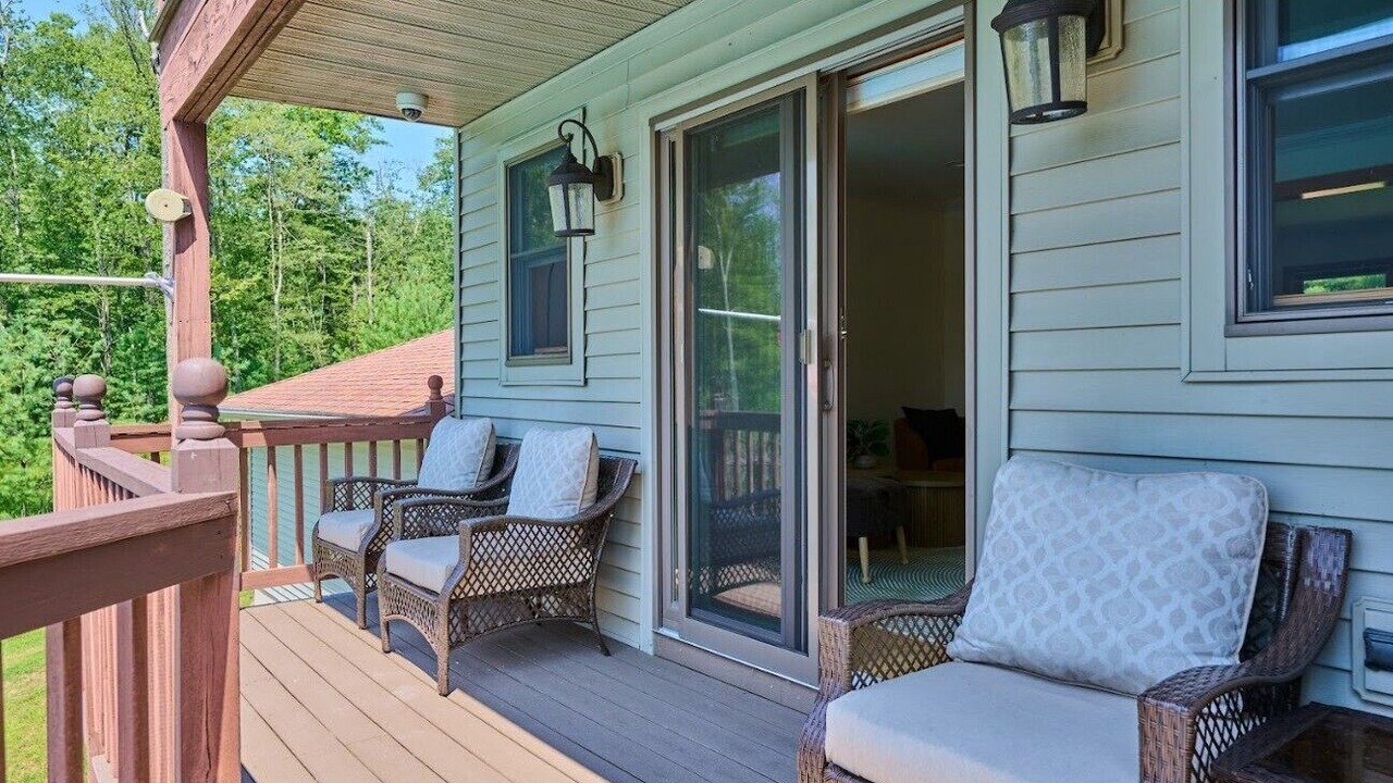 Photo of Patio Balcony in Town of Highland