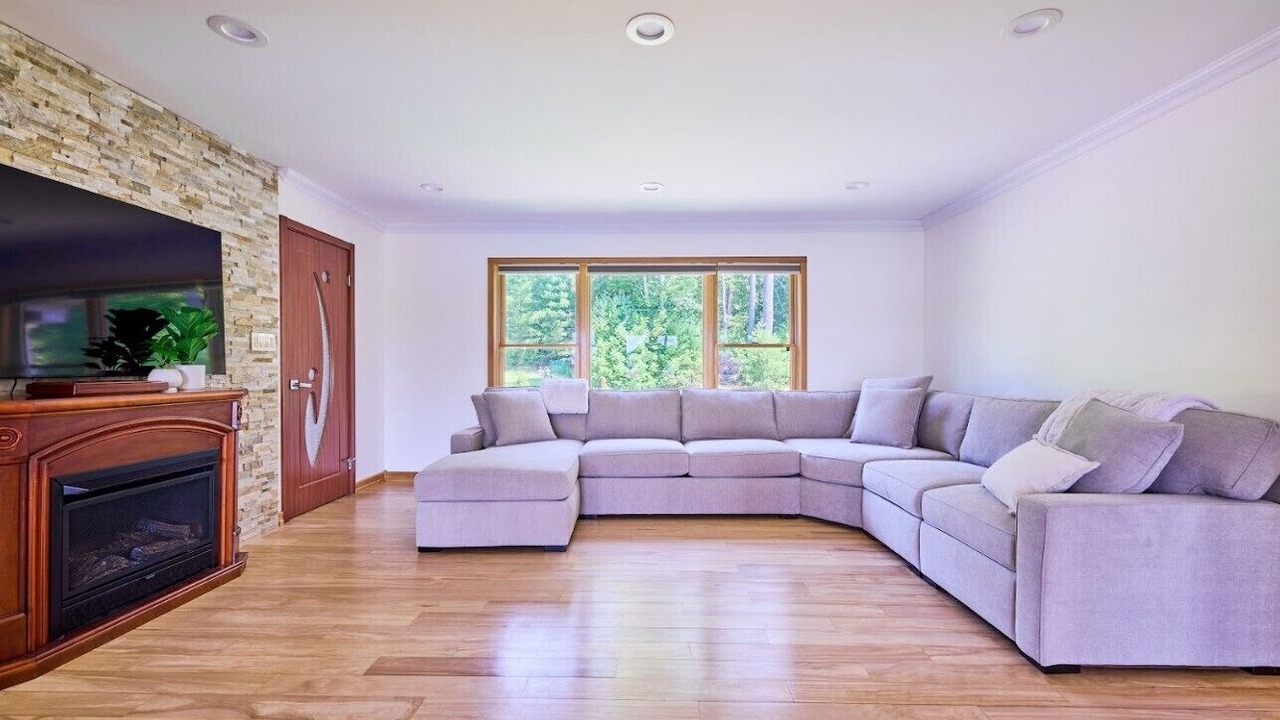 Photo of Livingroom in Town of Highland