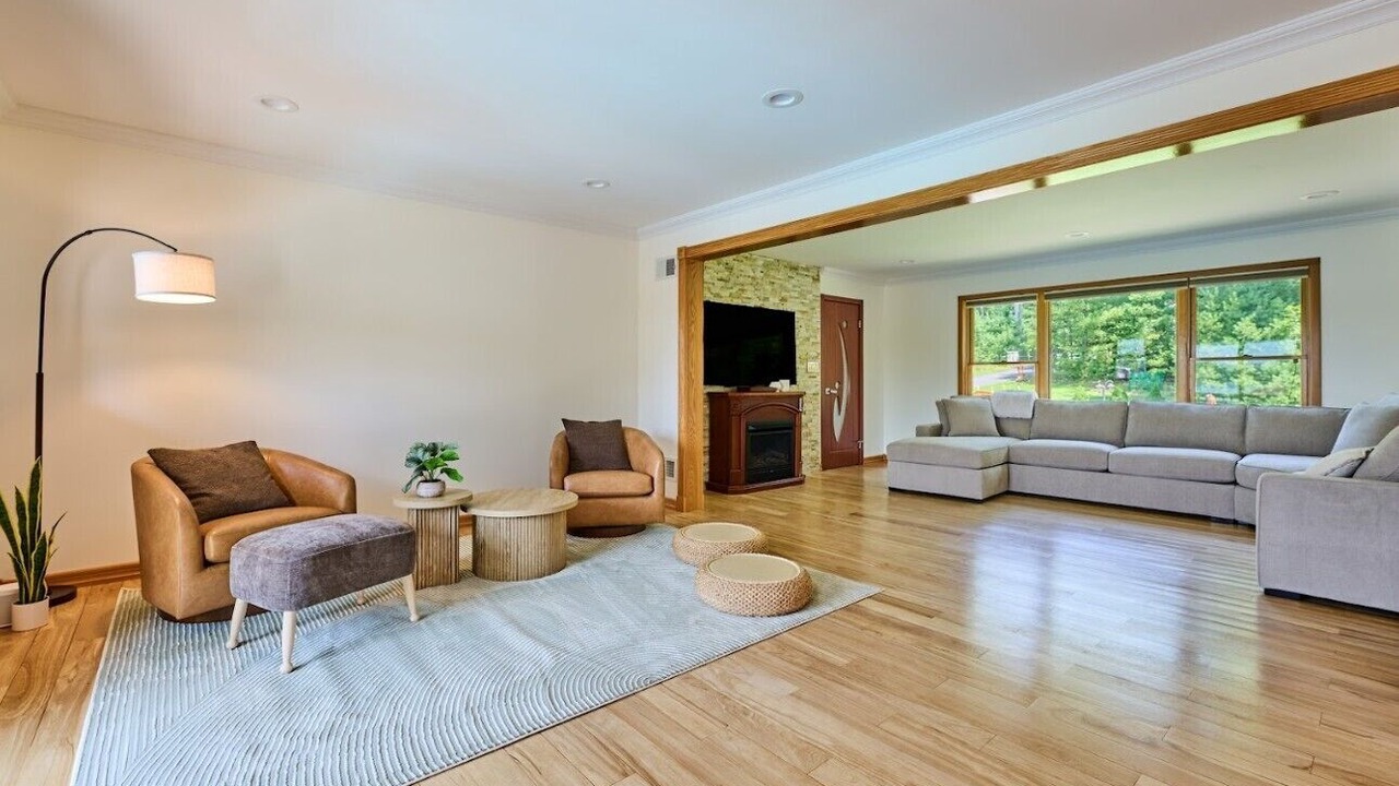 Photo of Livingroom in Town of Highland