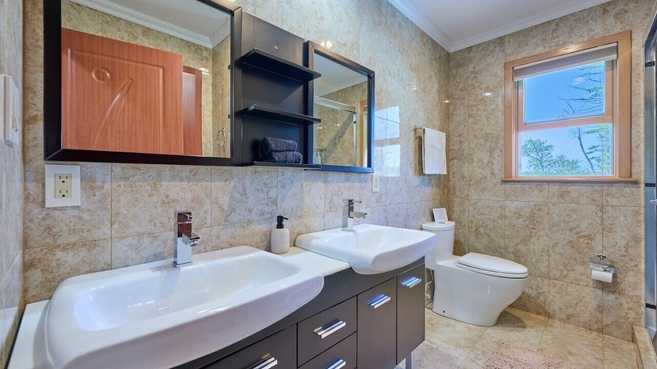 Photo of Bathroom in Town of Highland