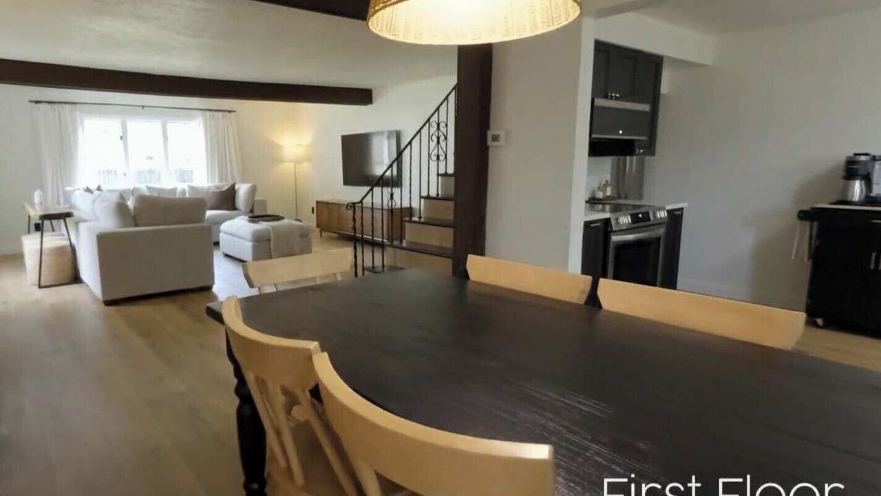 Photo of Livingroom in Madison-on-the-Lake