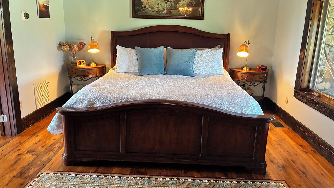 Photo of Bedroom in Pleasant Valley