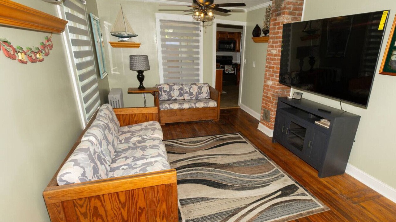 Photo of Livingroom in Port Clinton