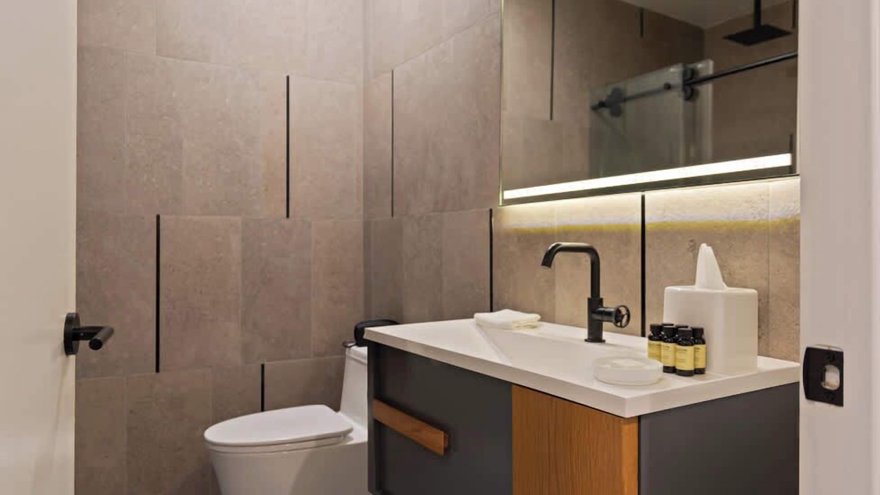 Photo of Bathroom in Logan Square