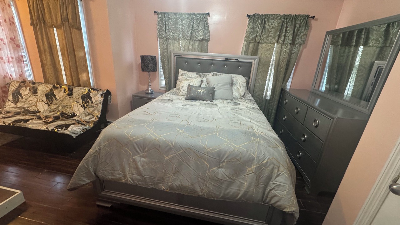 Photo of Bedroom in Newark