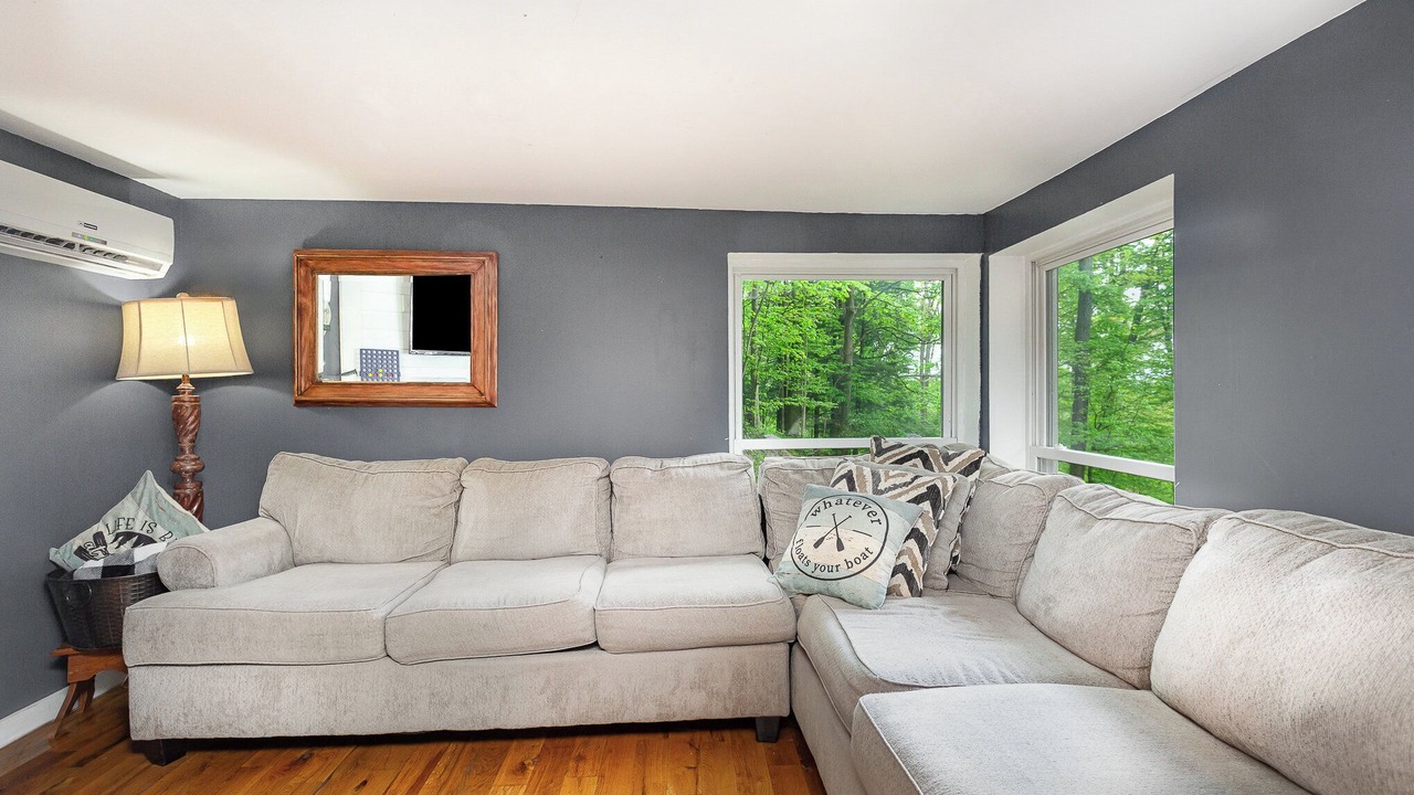 Photo of Livingroom in Perrysville