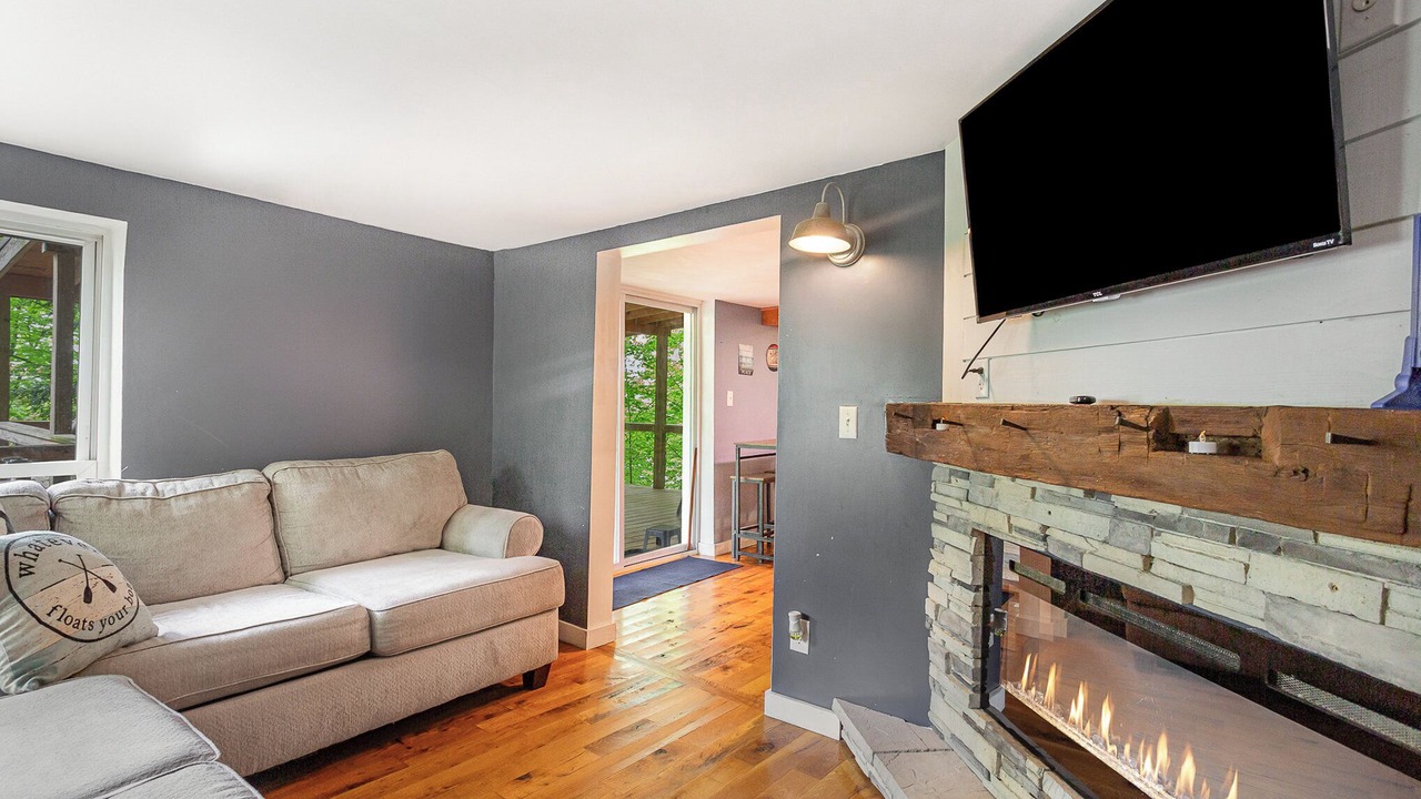Photo of Livingroom in Perrysville