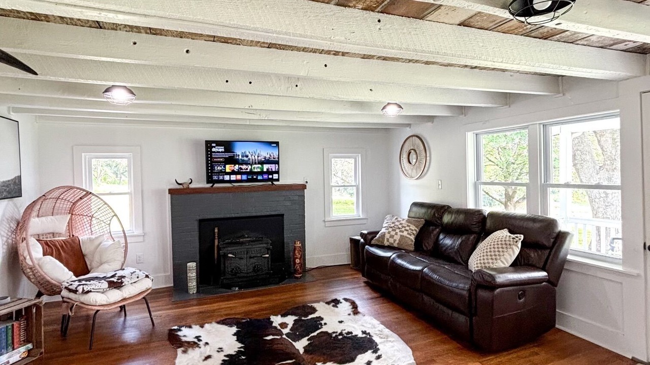 Photo of Livingroom in Singers Glen