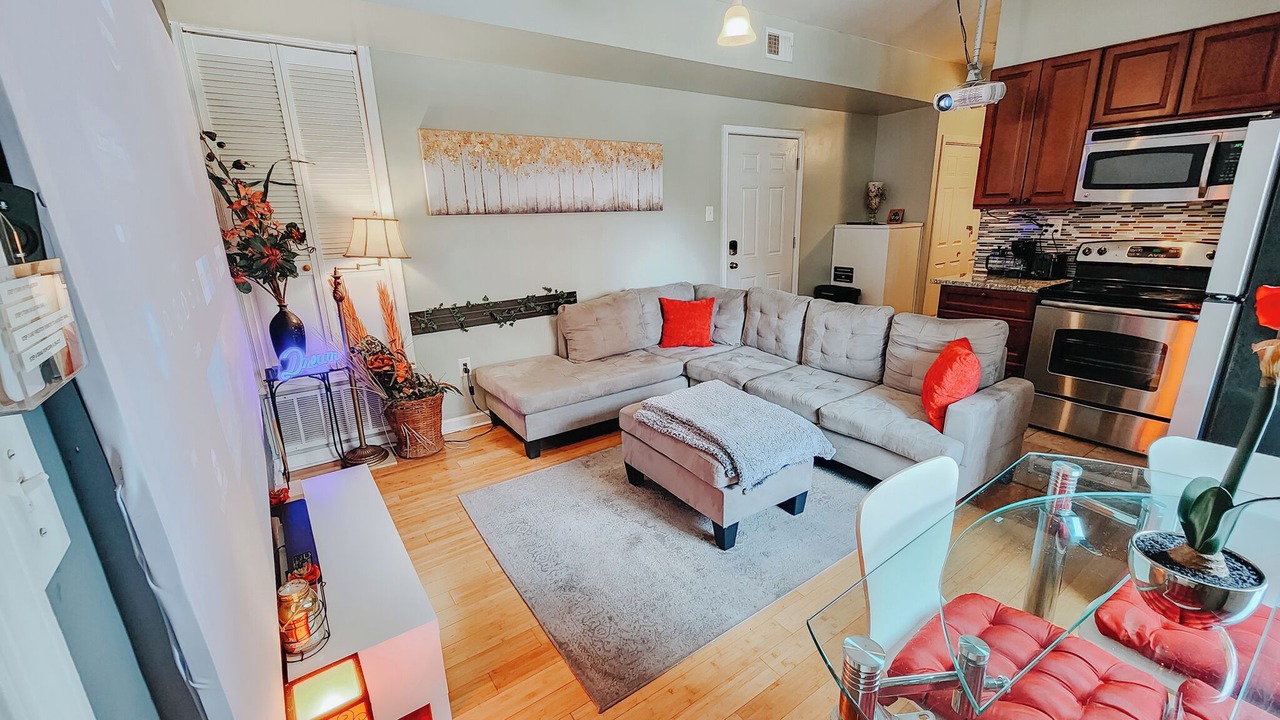 Photo of Livingroom in West Poplar