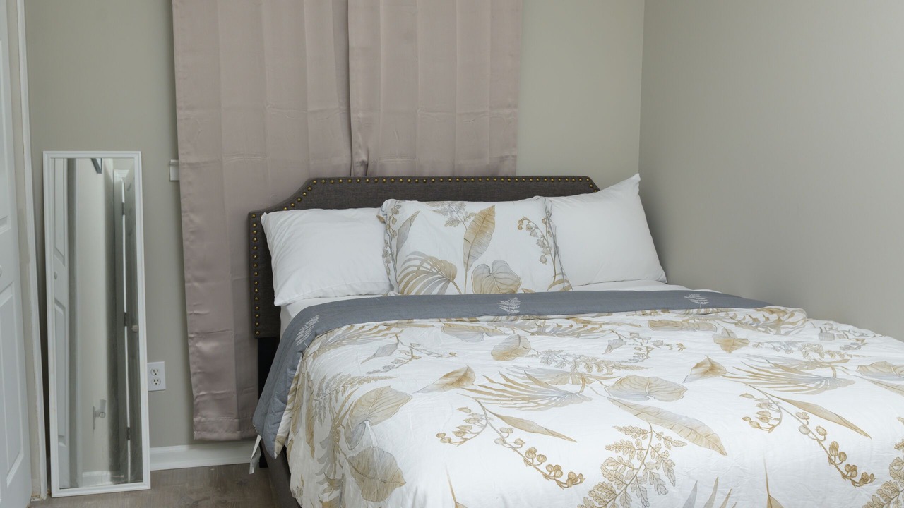 Photo of Bedroom in Summit Station