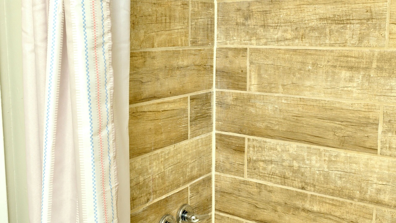 Photo of Bathroom in Summit Station
