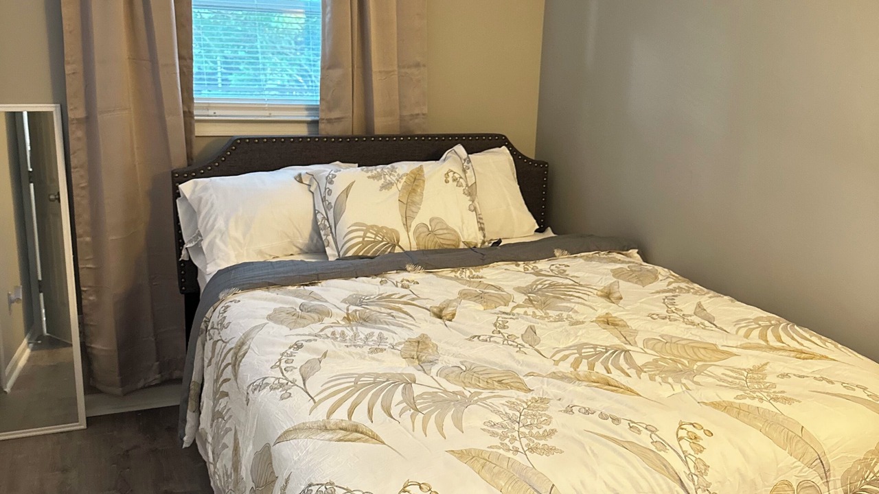 Photo of Bedroom in Summit Station