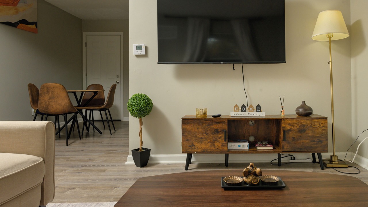Photo of Livingroom in Summit Station