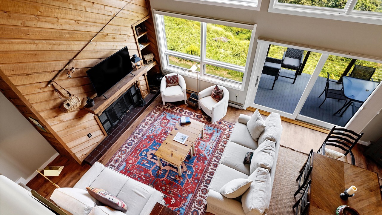 Photo of Livingroom in Nellysford
