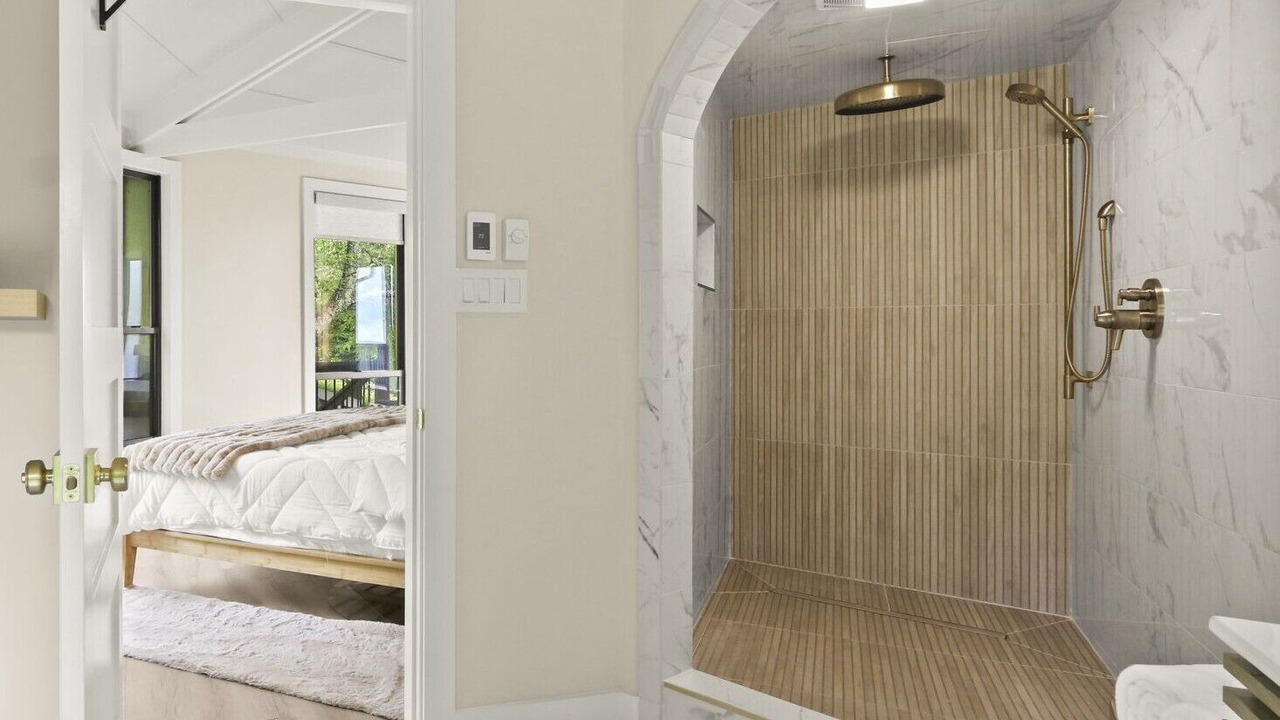 Photo of Bathroom in Seven Devils