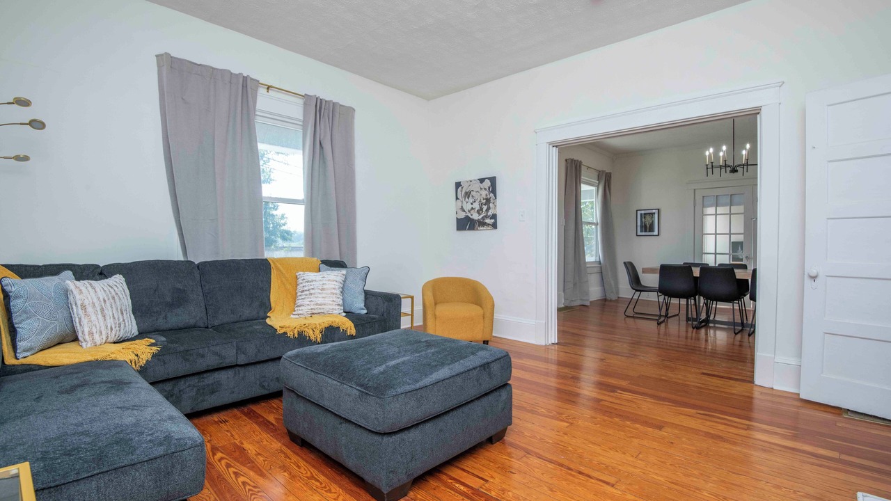 Photo of Livingroom in La Follette