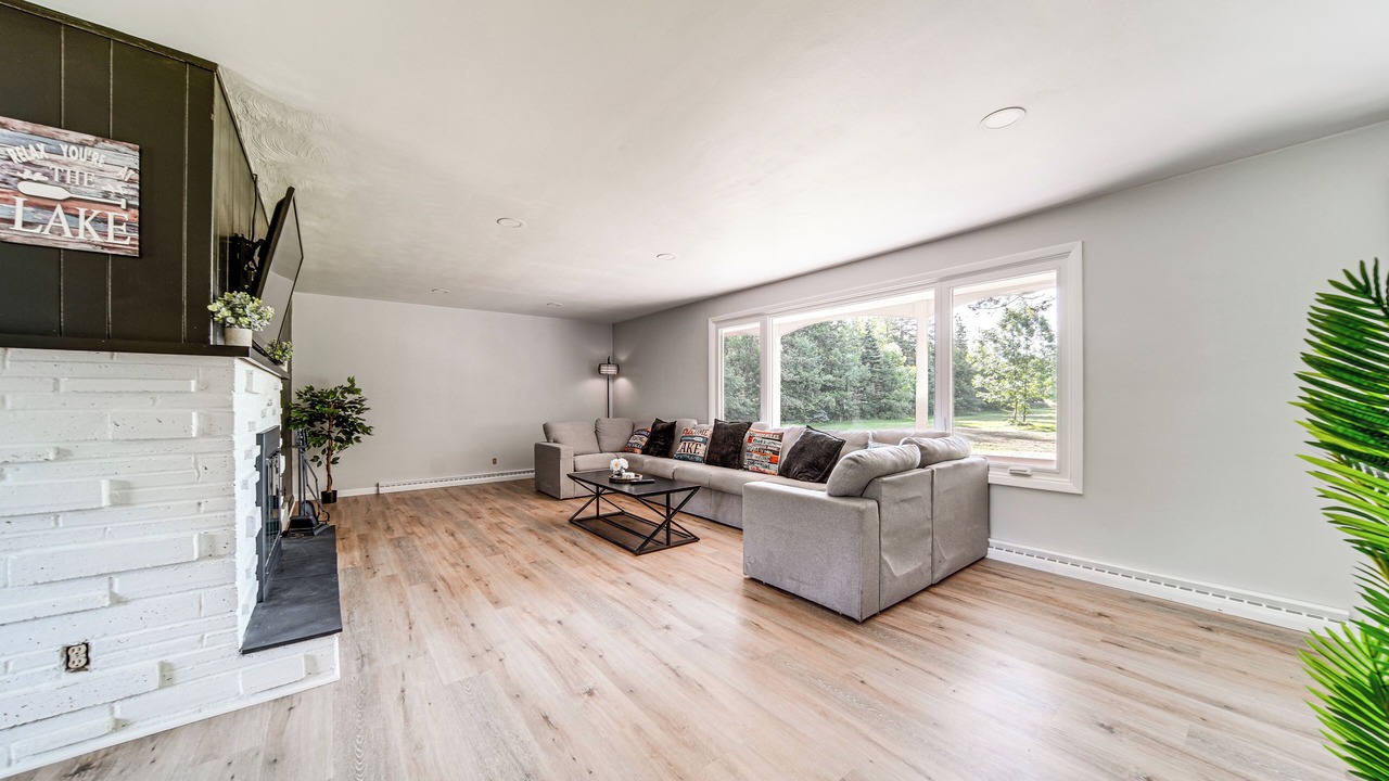 Photo of Livingroom in Harborcreek