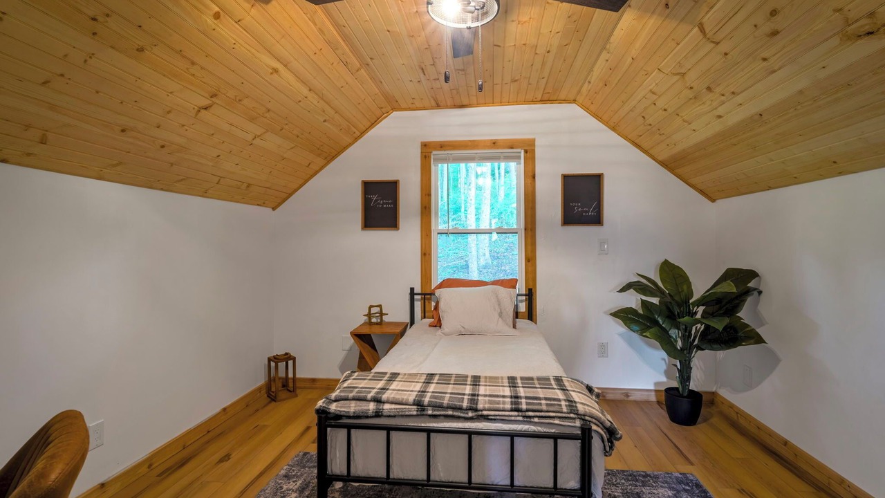Photo of Bedroom in Burnsville