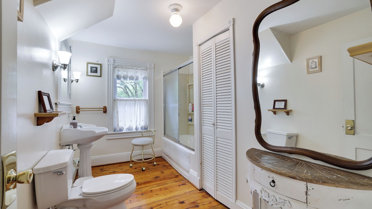 Photo of Bathroom in Beach Lake
