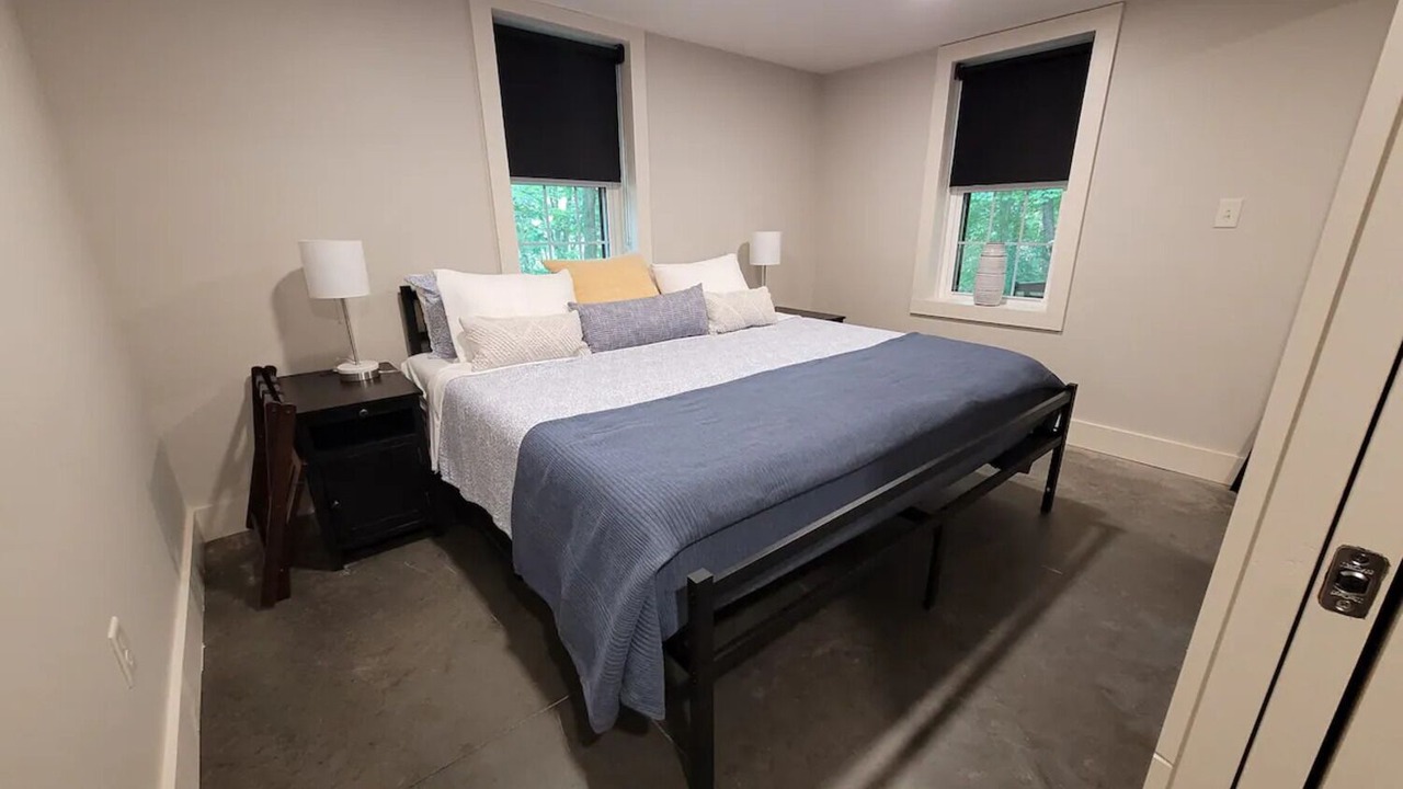 Photo of Bedroom in Cuyahoga Falls