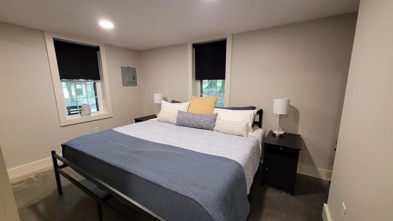 Photo of Bedroom in Cuyahoga Falls