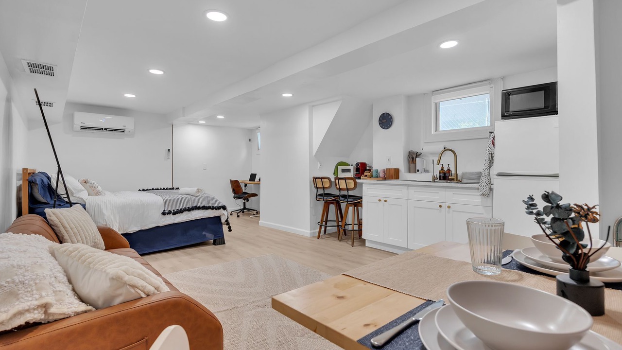 Photo of Bedroom in Edgewater
