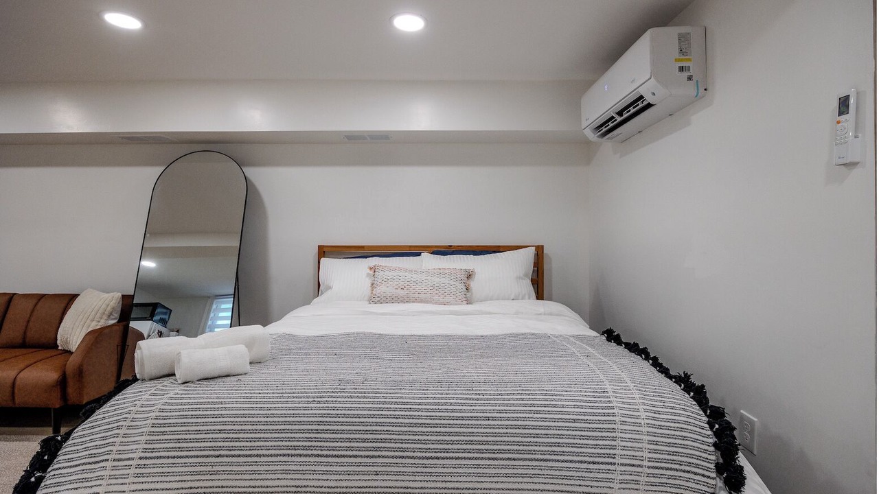 Photo of Bedroom in Edgewater