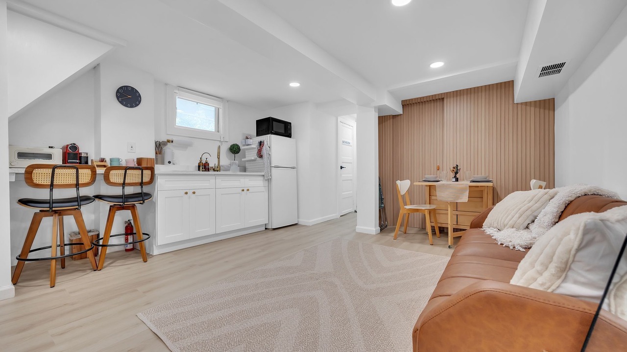 Photo of Livingroom in Edgewater