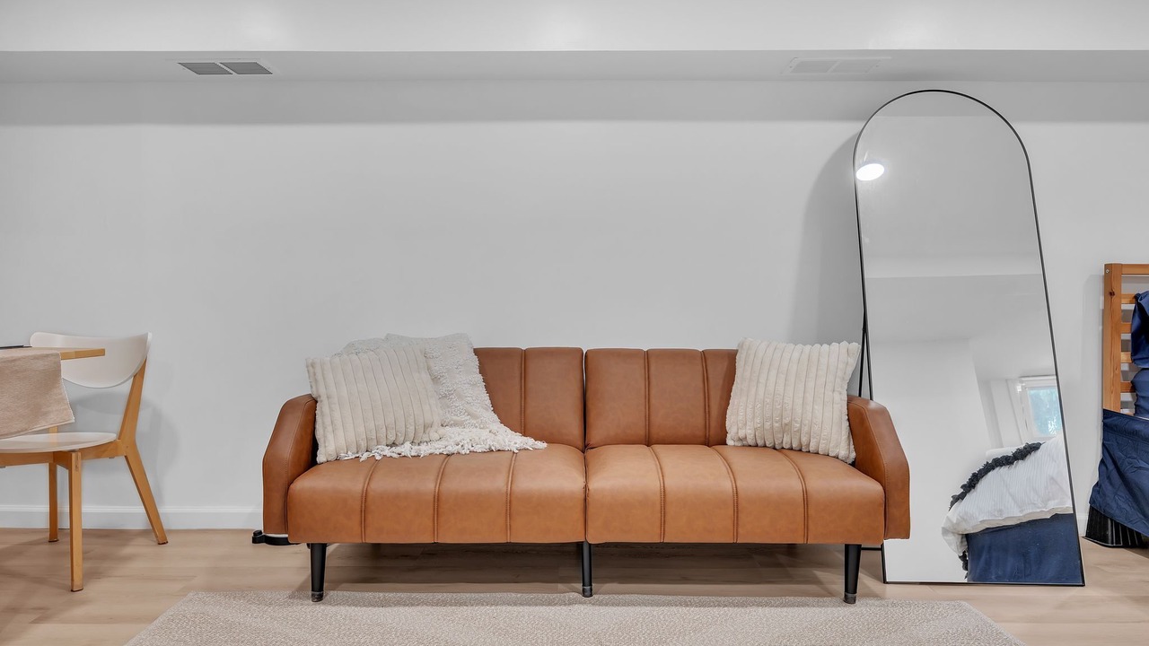 Photo of Livingroom in Edgewater