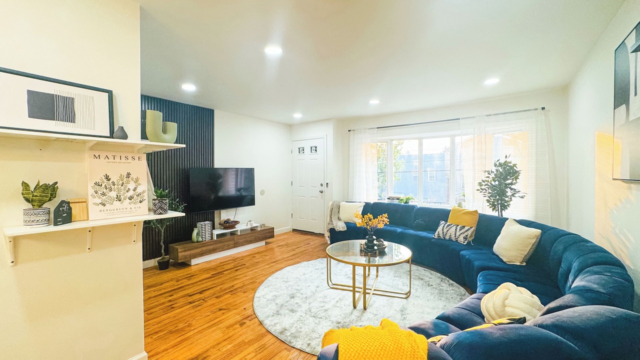 Photo of Livingroom in The Heights