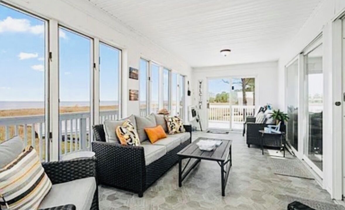 Photo of Livingroom in Frenchtown-Rumbly