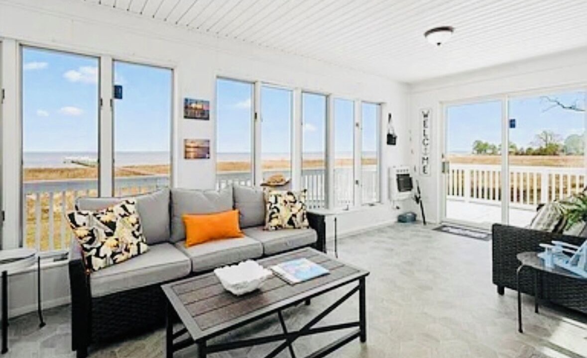 Photo of Livingroom in Frenchtown-Rumbly