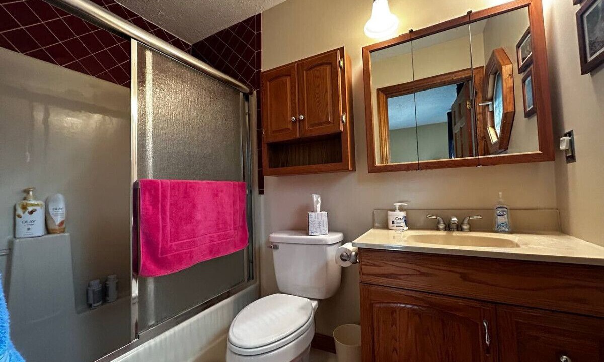 Photo of Bathroom in Alpine Lake
