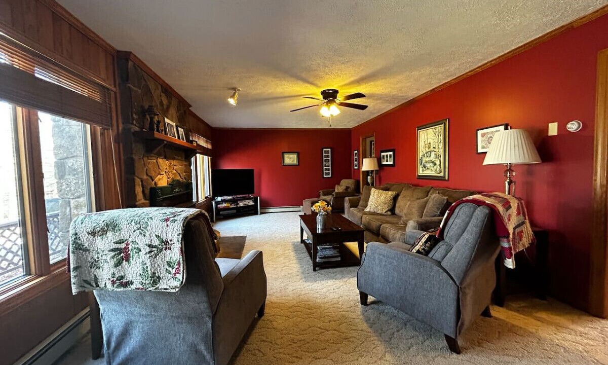 Photo of Livingroom in Alpine Lake