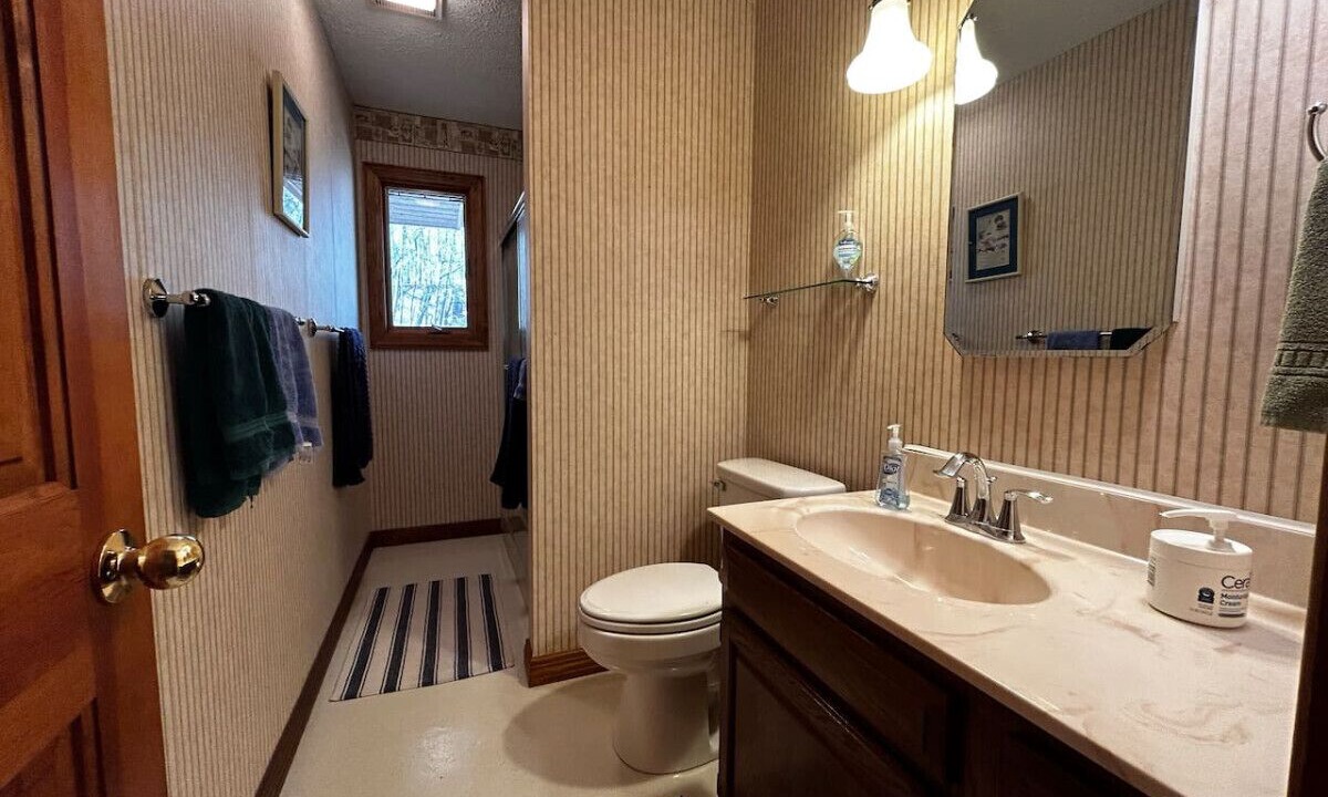 Photo of Bathroom in Alpine Lake