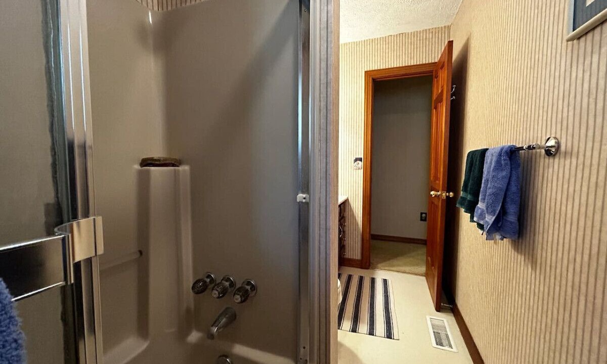 Photo of Bathroom in Alpine Lake