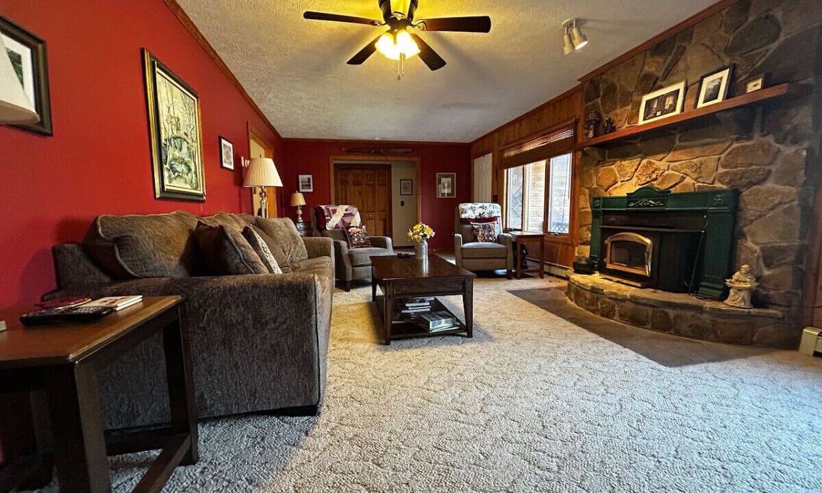 Photo of Livingroom in Alpine Lake