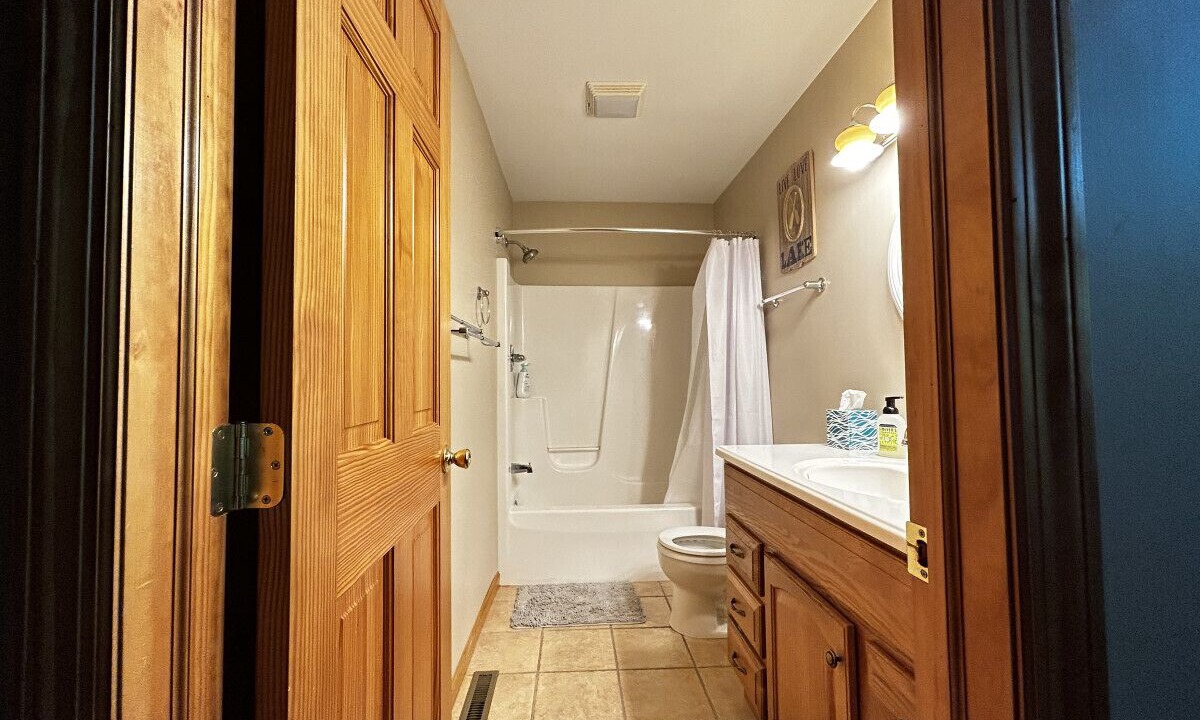 Photo of Bathroom in Alpine Lake