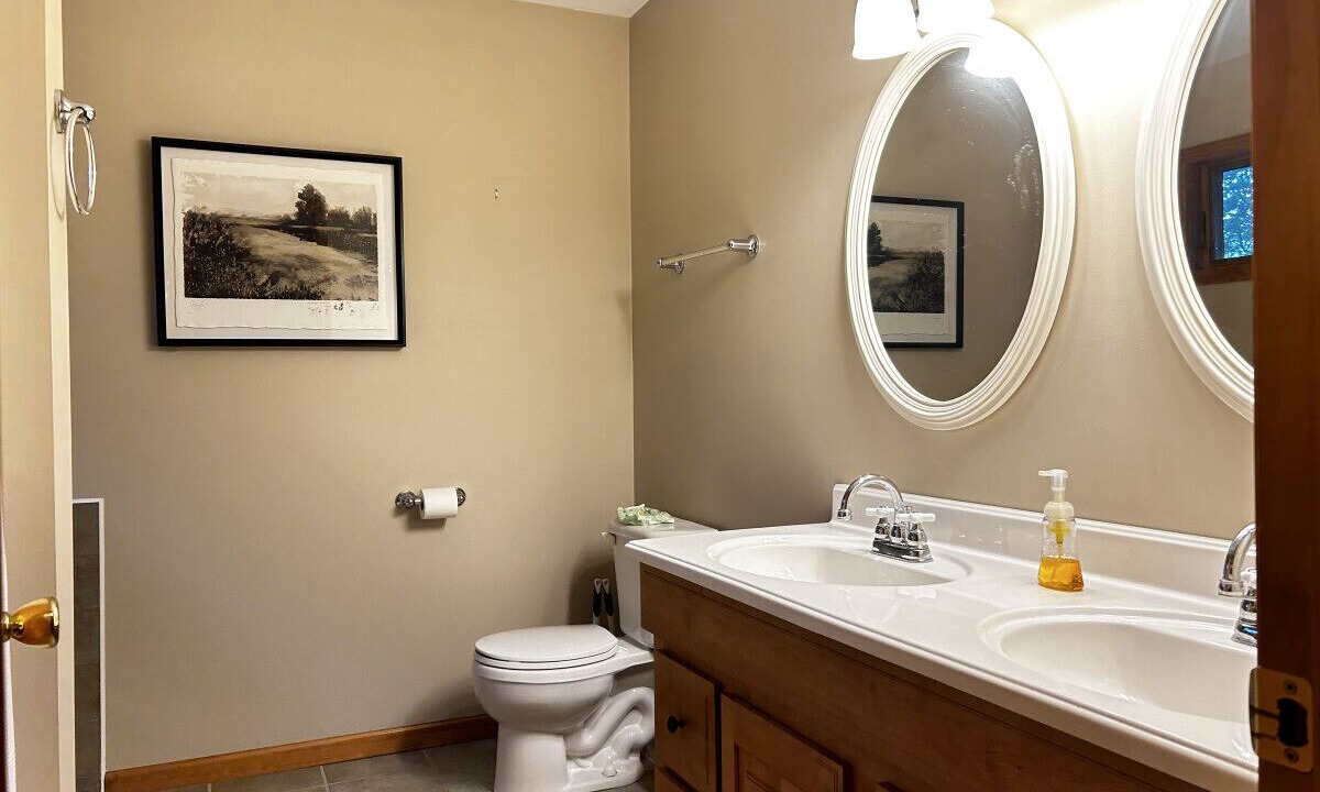 Photo of Bathroom in Alpine Lake