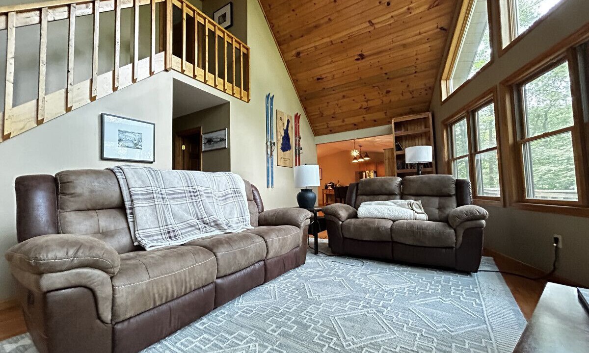 Photo of Livingroom in Alpine Lake