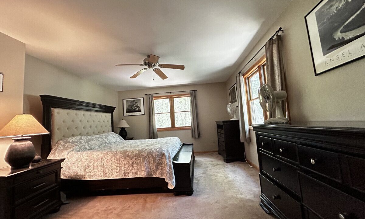 Photo of Bedroom in Alpine Lake