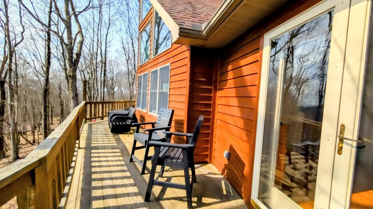 Photo of Patio Balcony in Alpine Lake