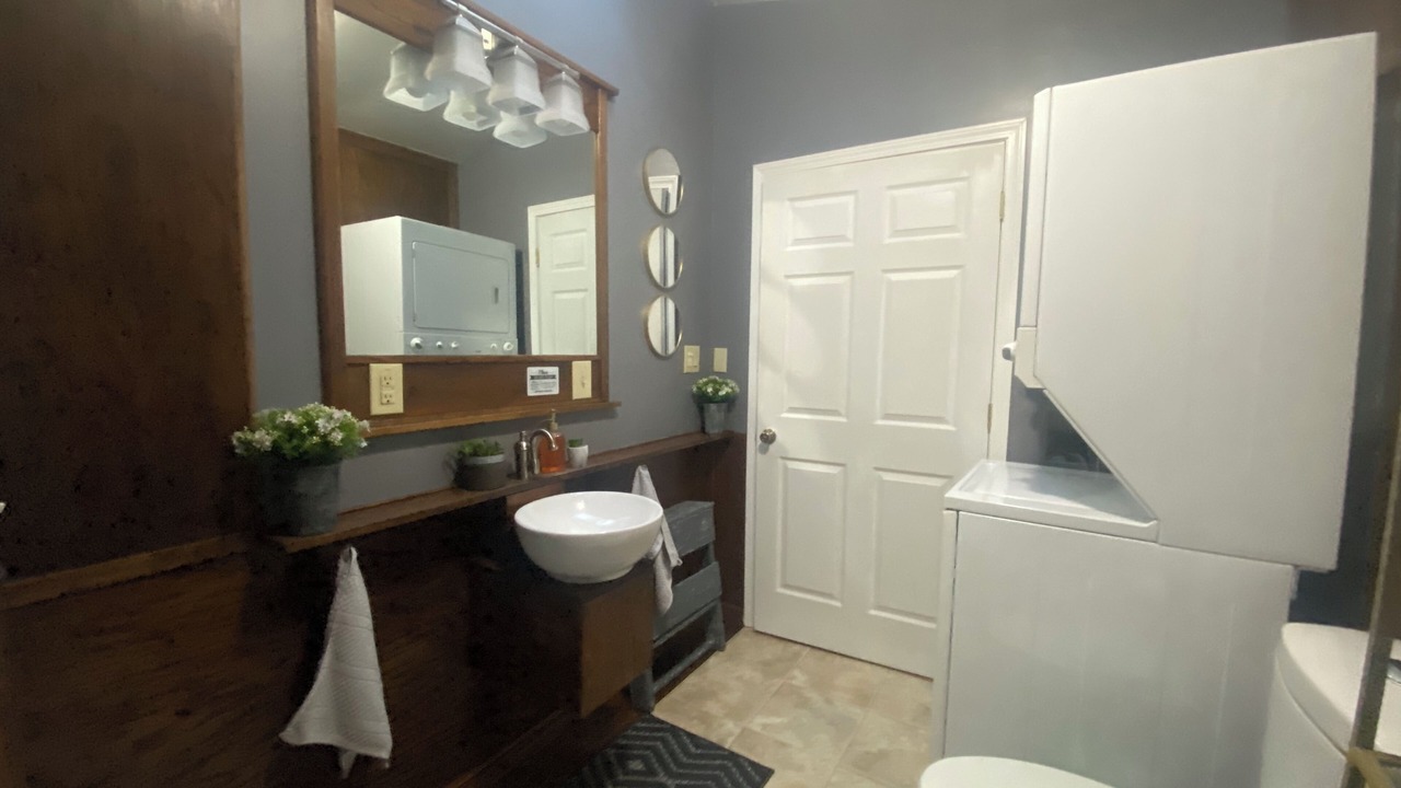 Photo of Bathroom in Pipestem