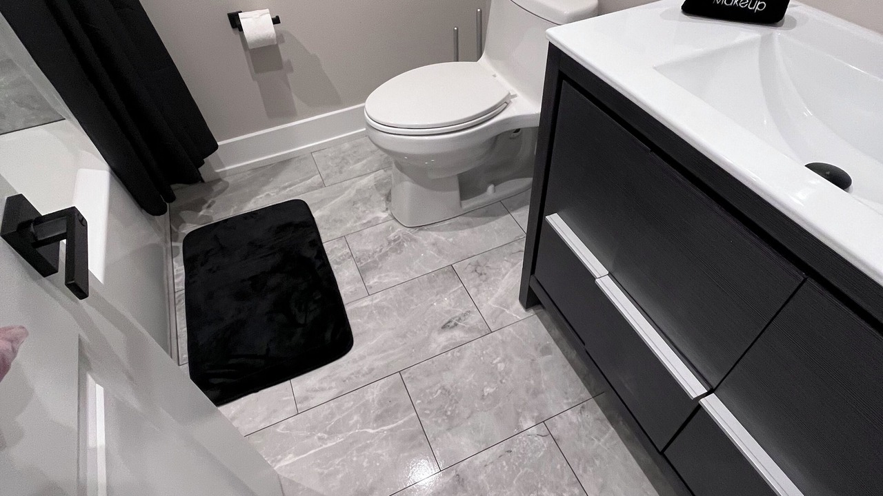 Photo of Bathroom in Graduate Hospital