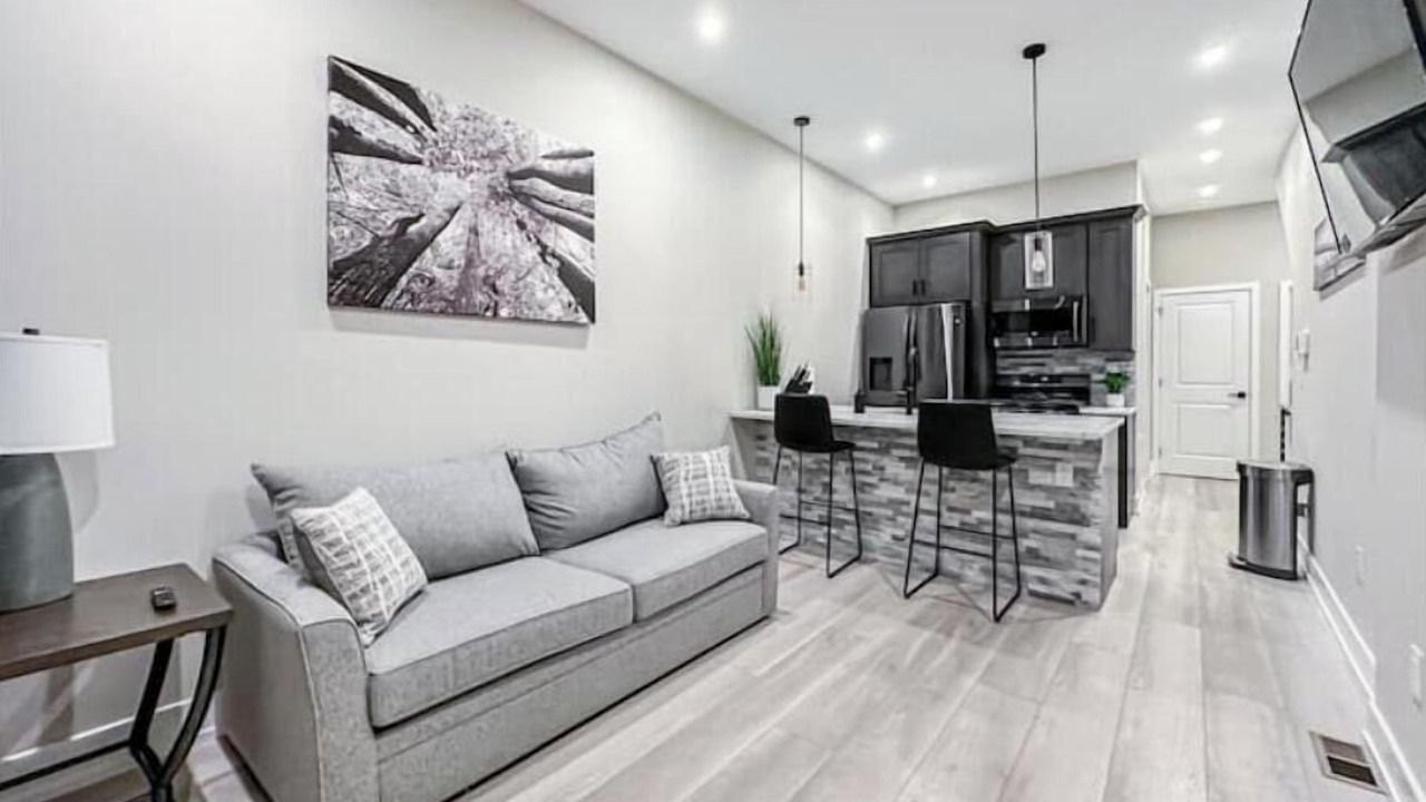 Photo of Livingroom in Graduate Hospital