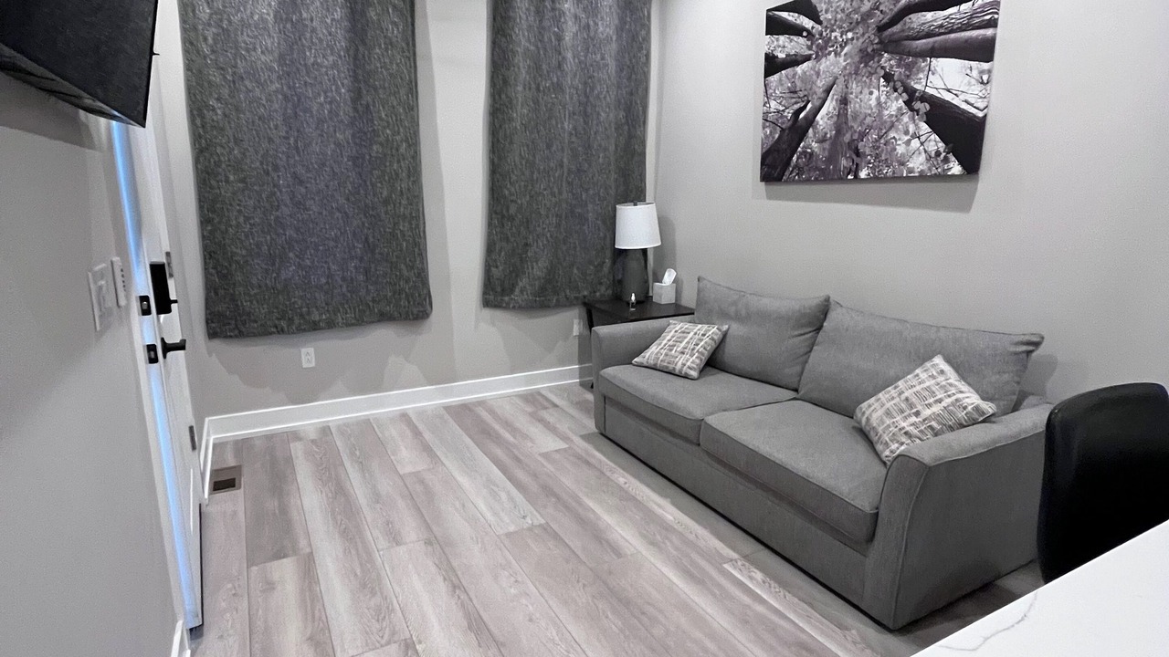 Photo of Livingroom in Graduate Hospital